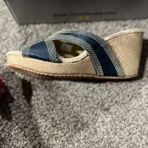 BN Volatile sz 9 Navy wedges